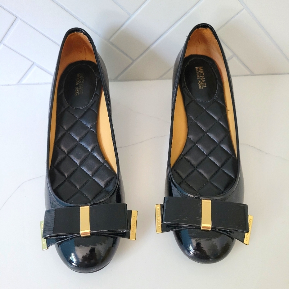 New In Box Michael Kors Round Toe Black Bow 2 Inch Heels Gold Harware